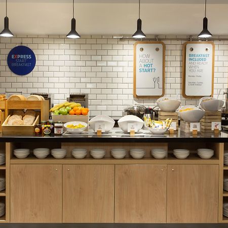 Holiday Inn Express Cheltenham Town Centre By Ihg Екстер'єр фото