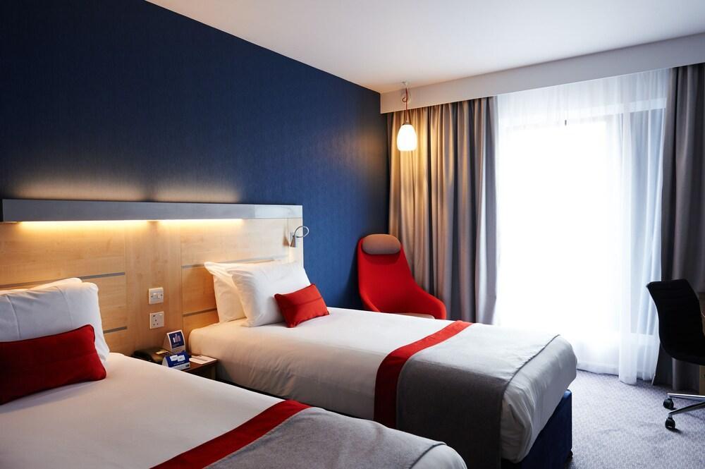 Holiday Inn Express Cheltenham Town Centre By Ihg Екстер'єр фото