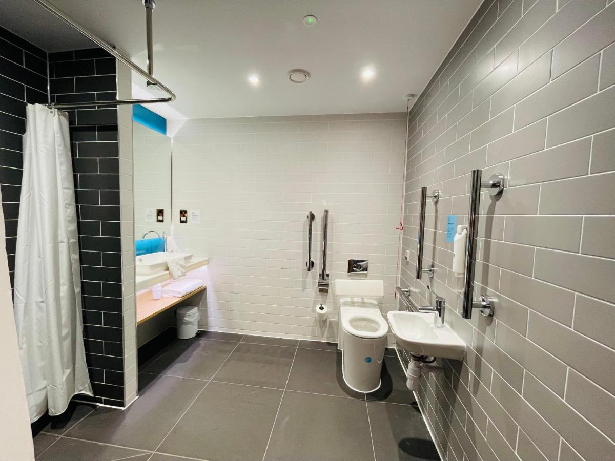 Holiday Inn Express Cheltenham Town Centre By Ihg Екстер'єр фото