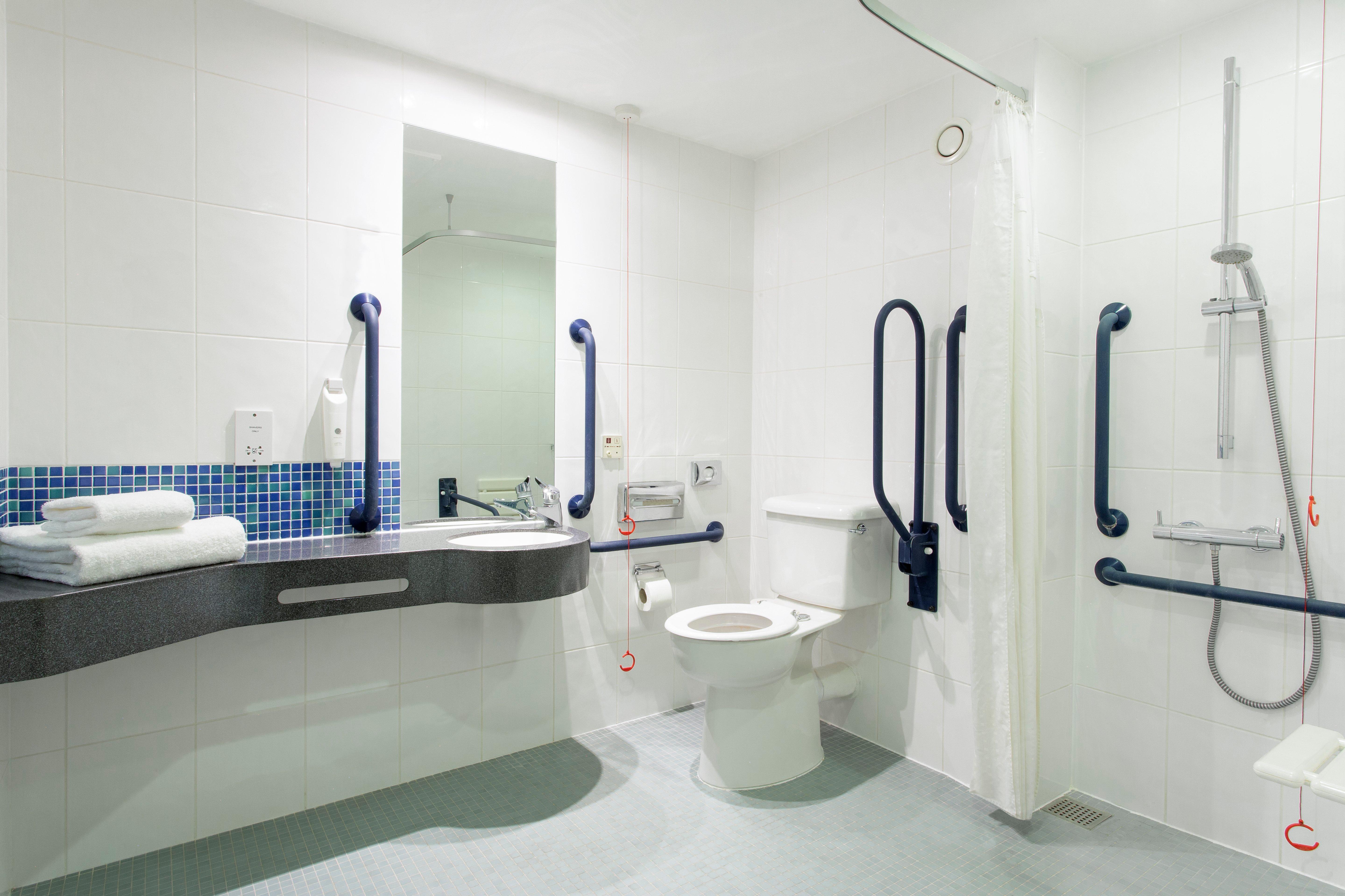 Holiday Inn Express Cheltenham Town Centre By Ihg Екстер'єр фото