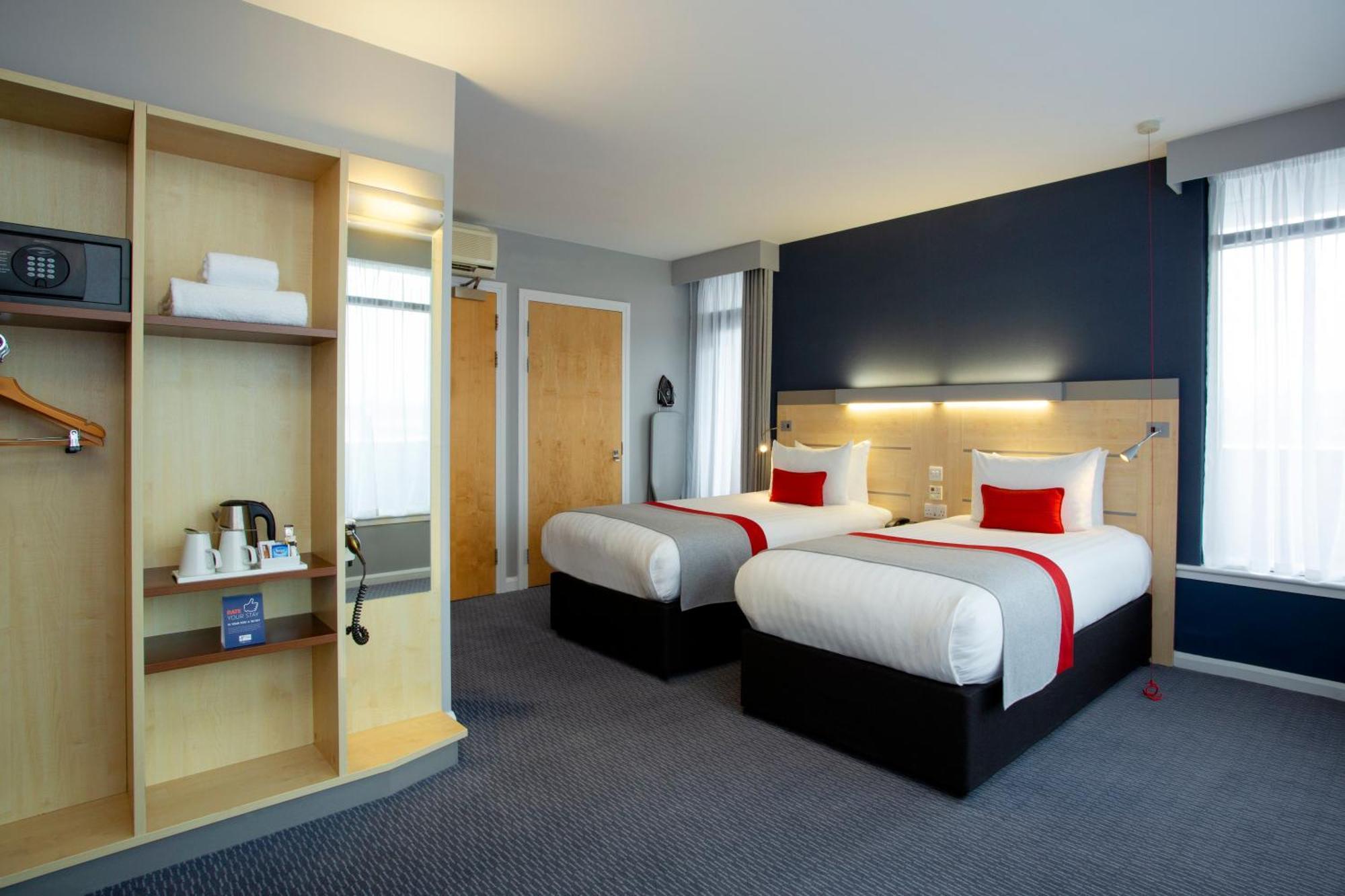 Holiday Inn Express Cheltenham Town Centre By Ihg Екстер'єр фото