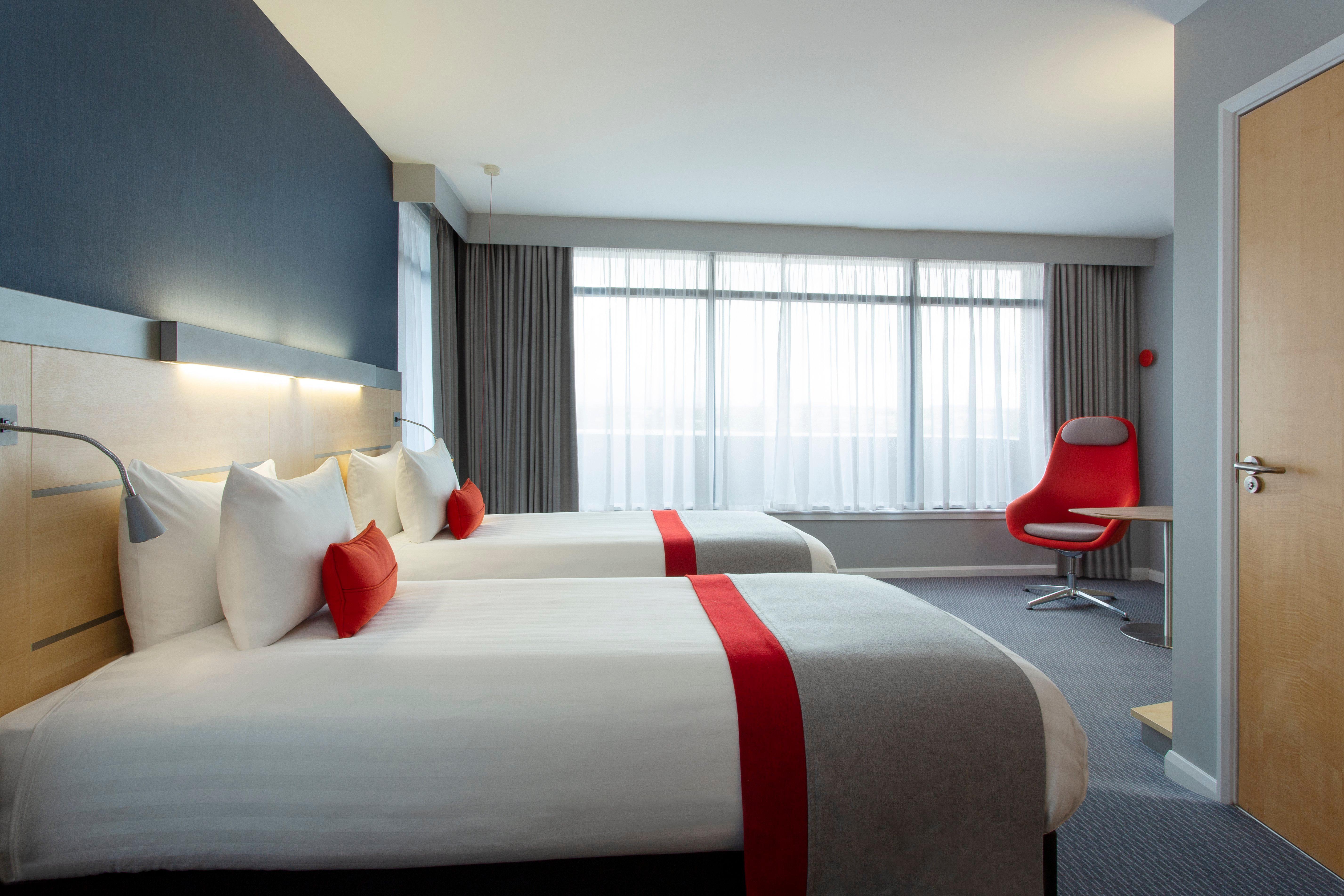 Holiday Inn Express Cheltenham Town Centre By Ihg Екстер'єр фото