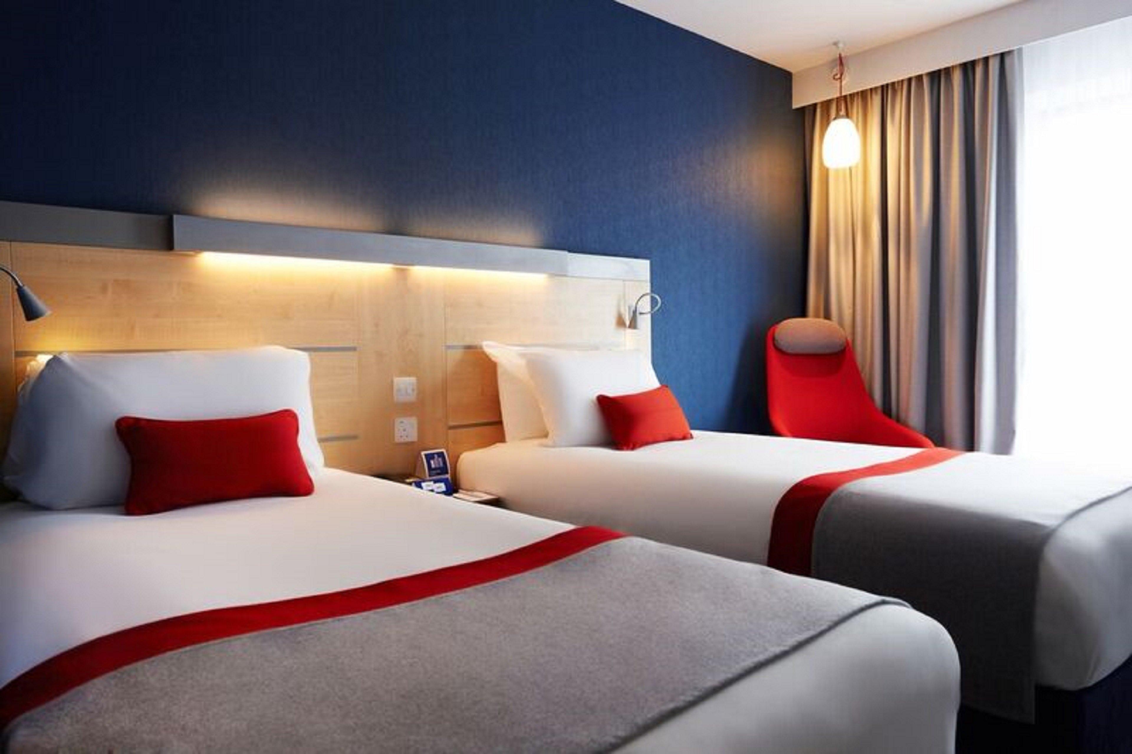 Holiday Inn Express Cheltenham Town Centre By Ihg Екстер'єр фото