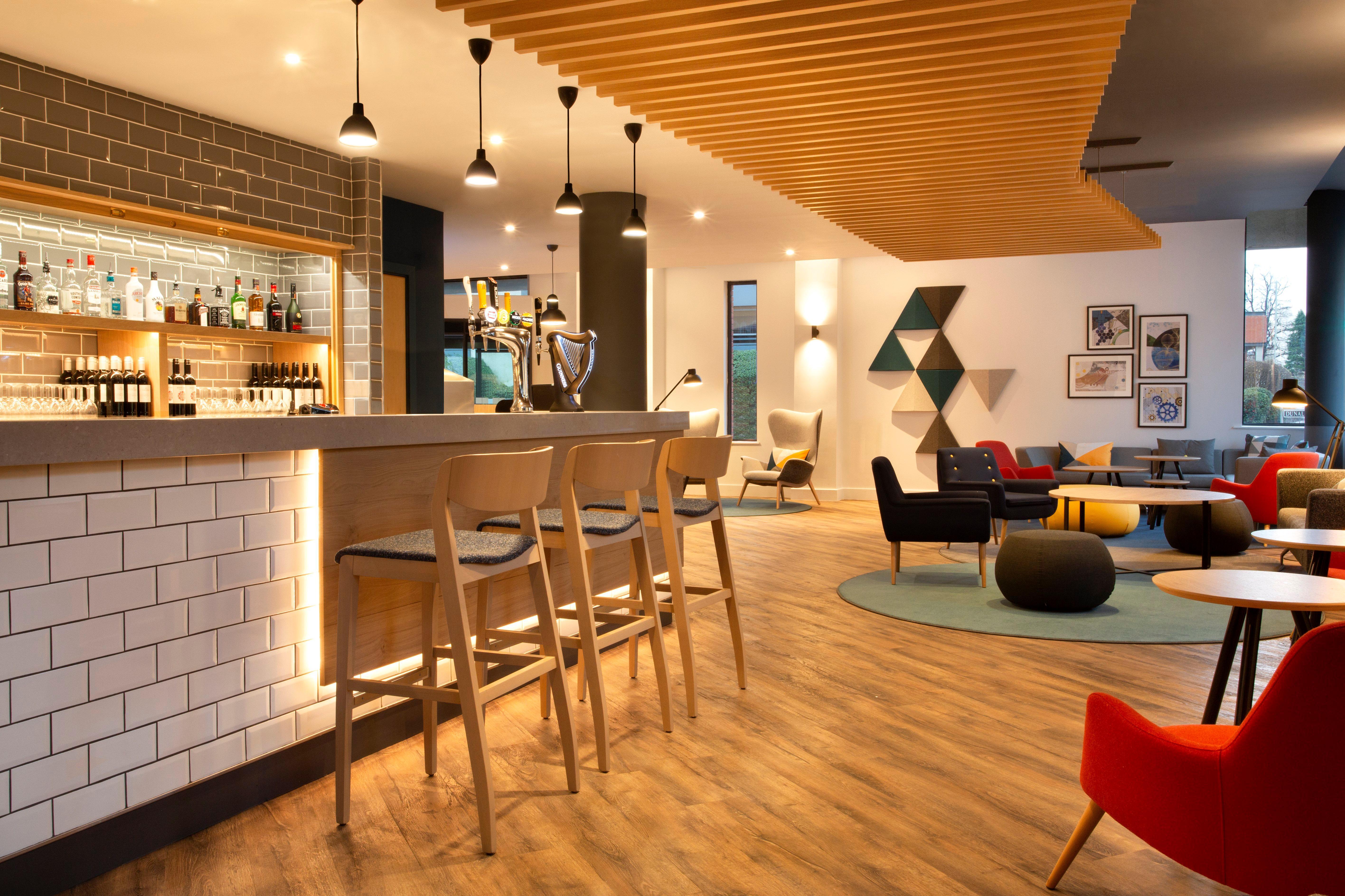 Holiday Inn Express Cheltenham Town Centre By Ihg Екстер'єр фото