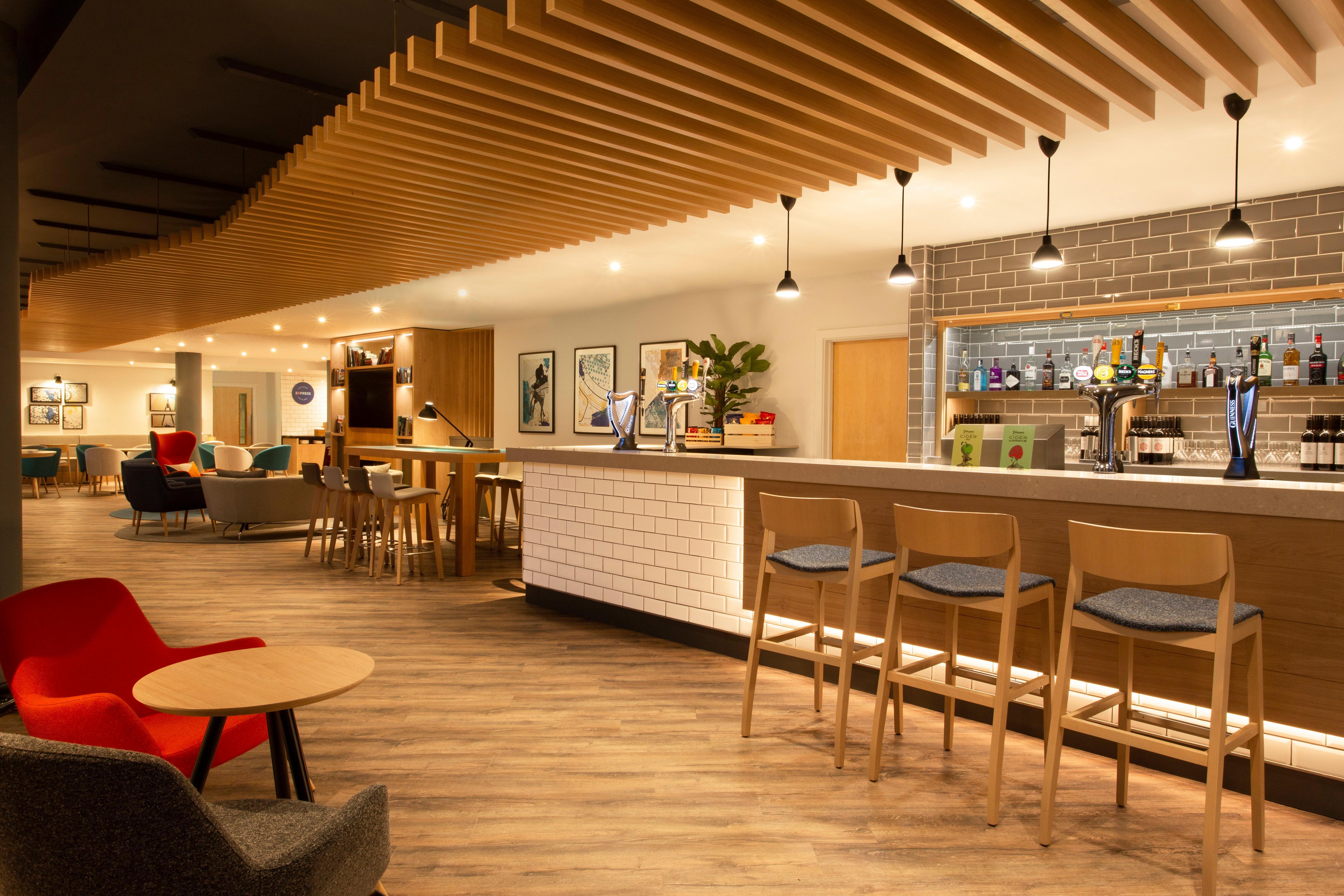 Holiday Inn Express Cheltenham Town Centre By Ihg Екстер'єр фото
