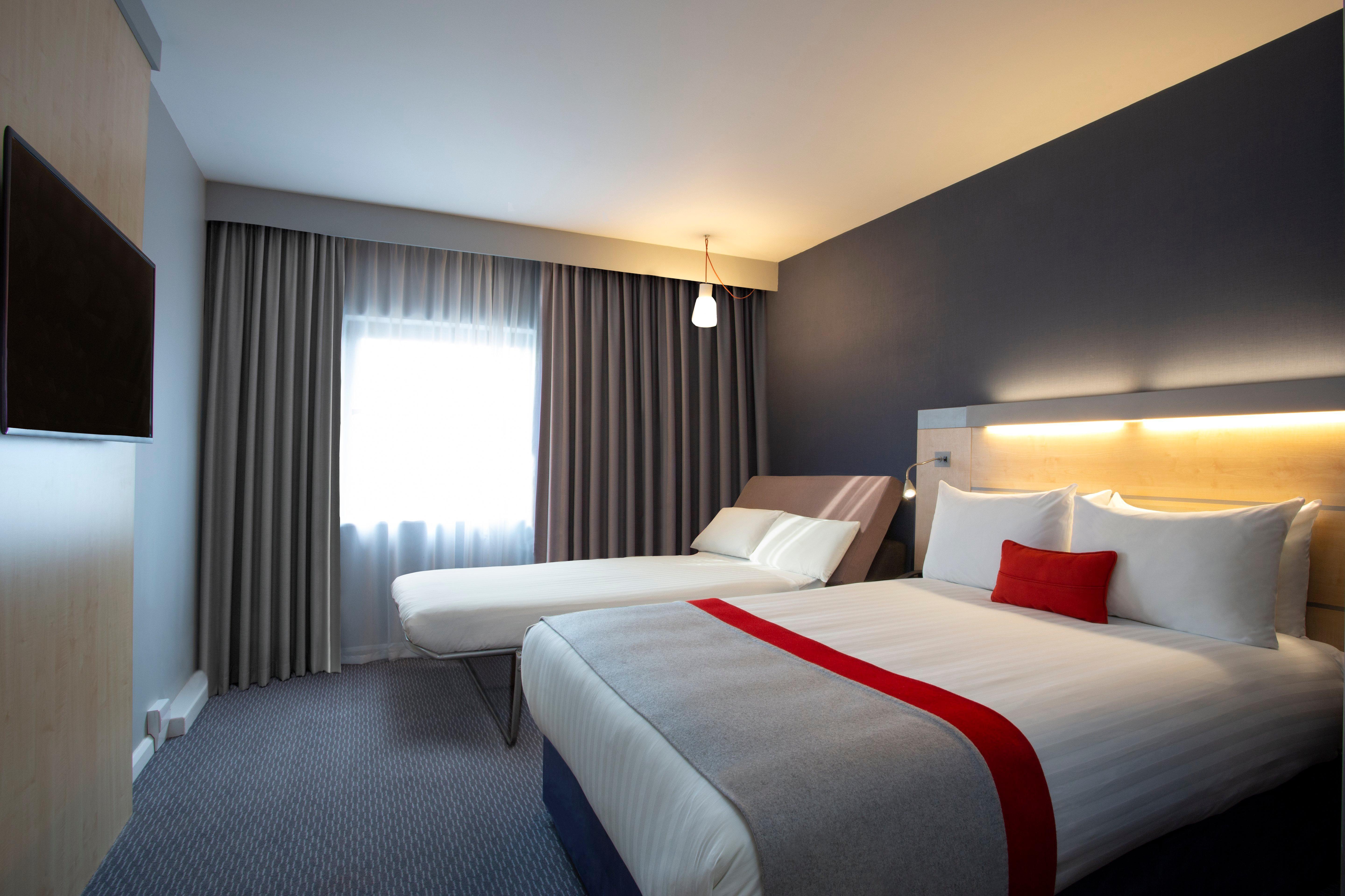 Holiday Inn Express Cheltenham Town Centre By Ihg Екстер'єр фото