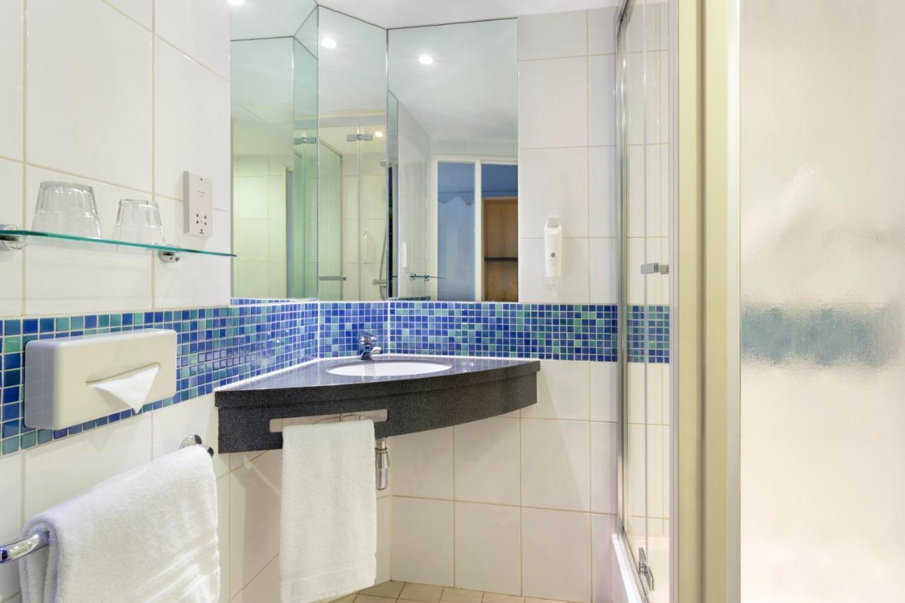 Holiday Inn Express Cheltenham Town Centre By Ihg Екстер'єр фото