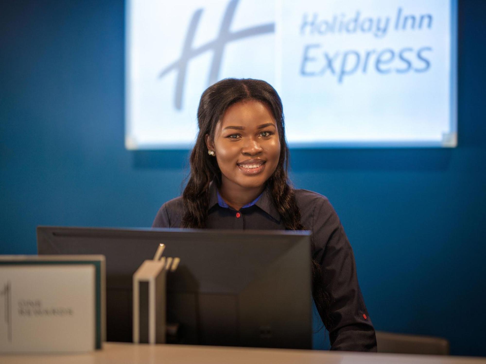Holiday Inn Express Cheltenham Town Centre By Ihg Екстер'єр фото