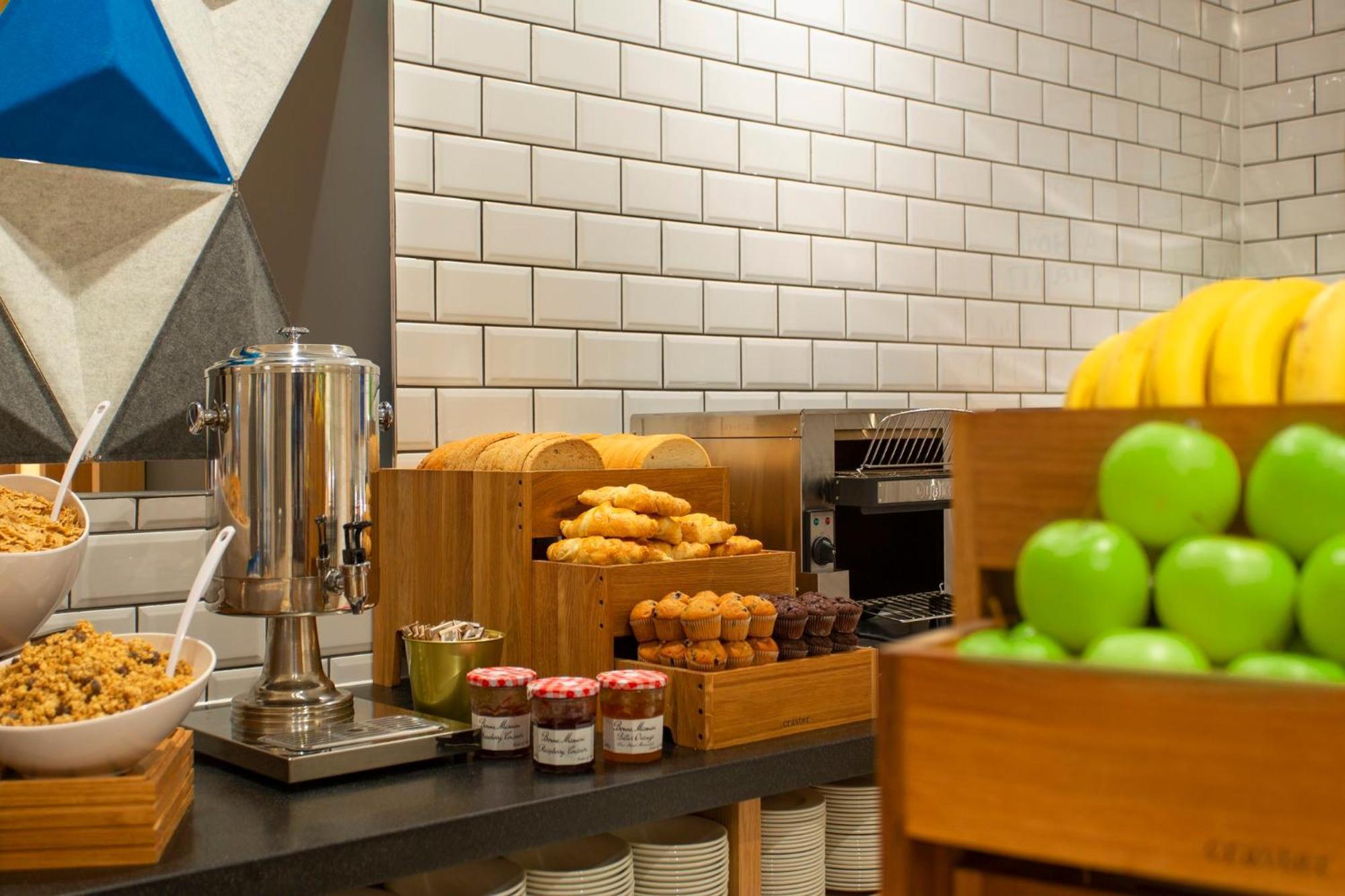 Holiday Inn Express Cheltenham Town Centre By Ihg Екстер'єр фото