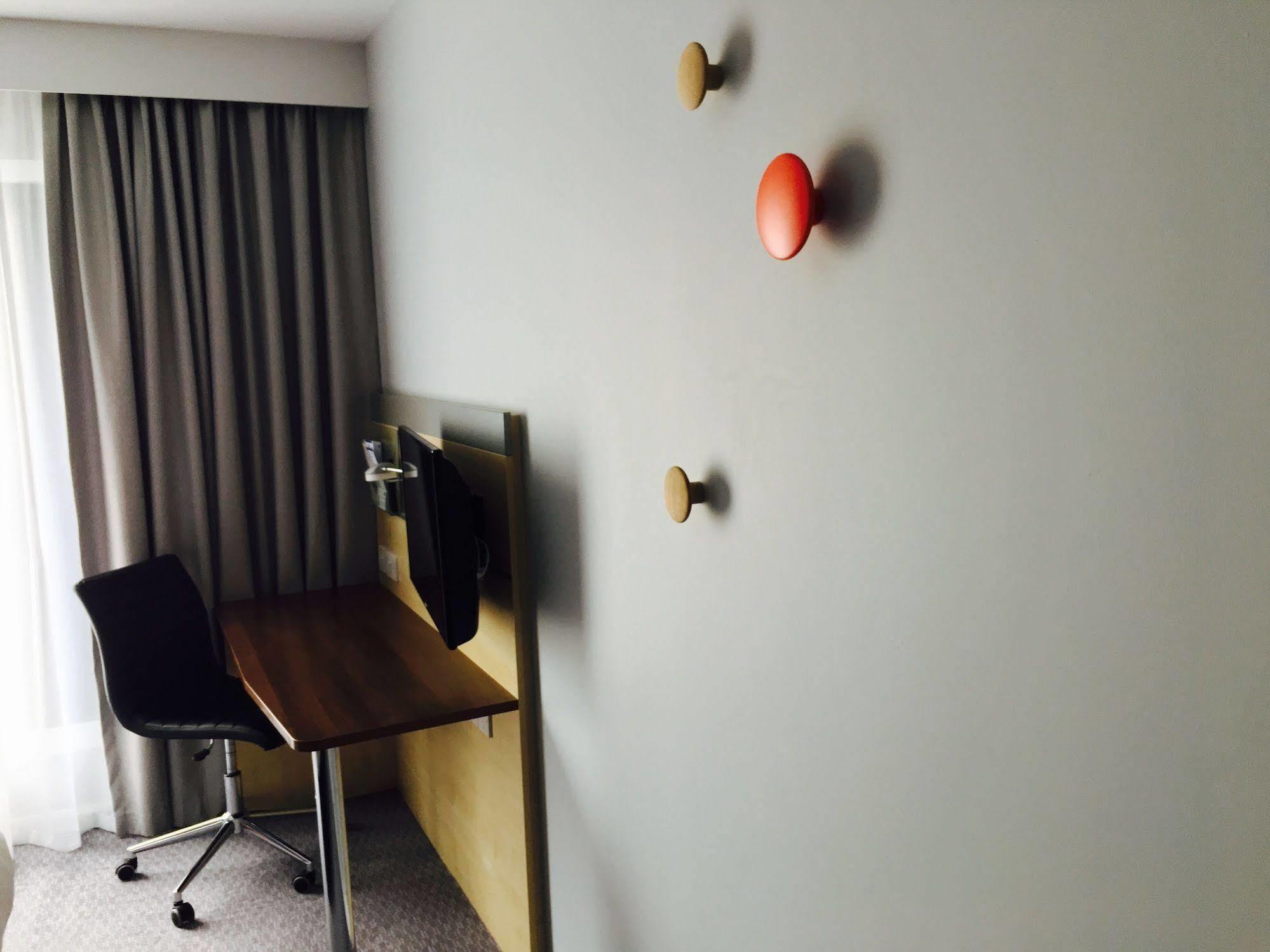 Holiday Inn Express Cheltenham Town Centre By Ihg Екстер'єр фото